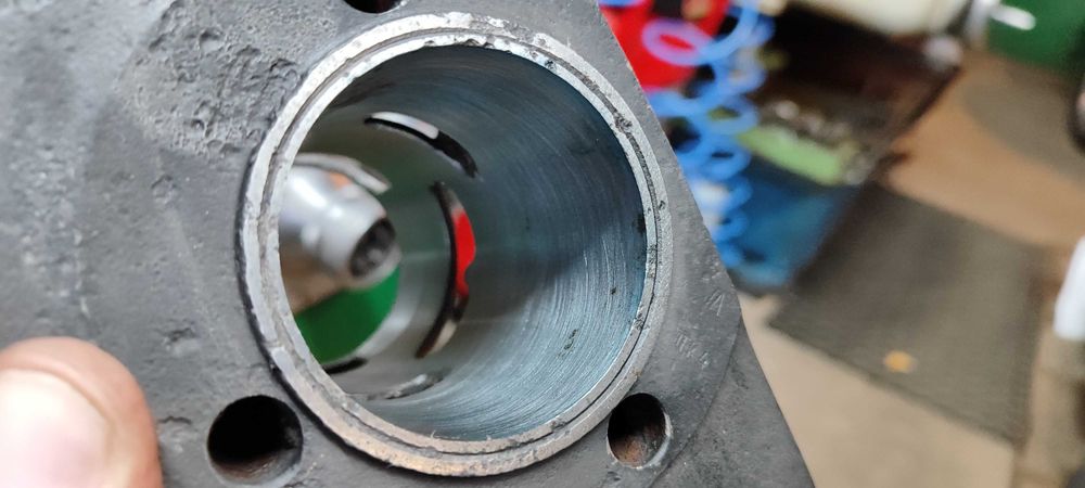 Cylindry CZ 350 Jak nowe po szlifie 6V żeliwne cylinder prawy lewy