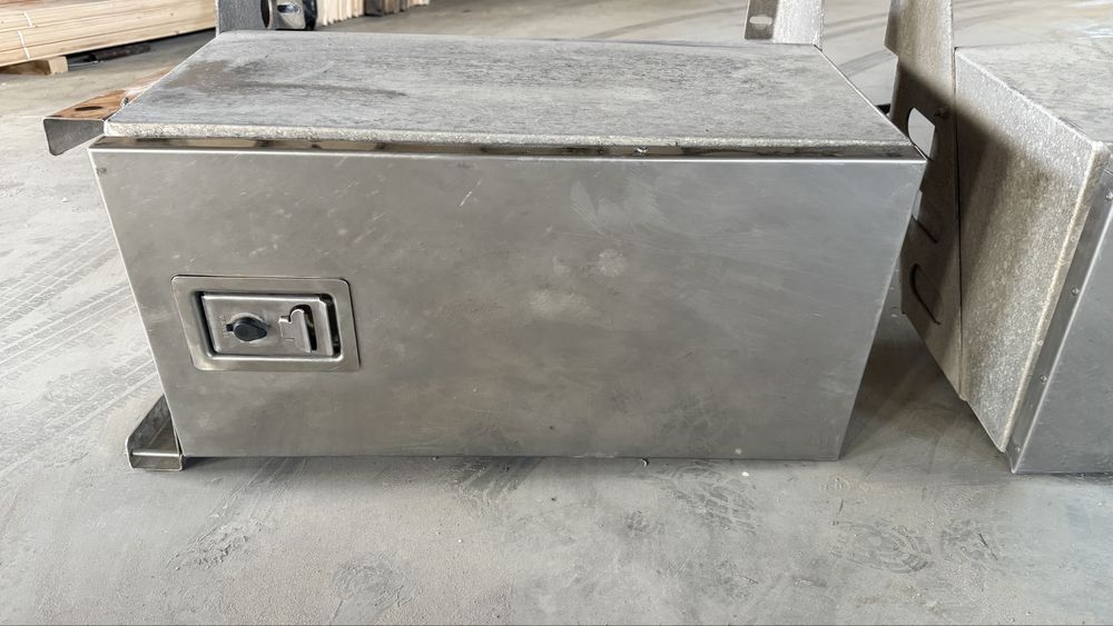 Skrzynka narzedziowa aluminum  iveco dostawczy 80x40x40cm