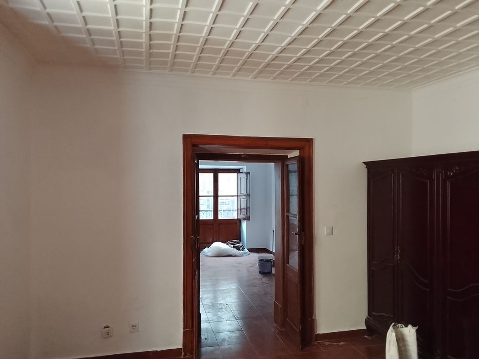 Excelente moradia geminada central