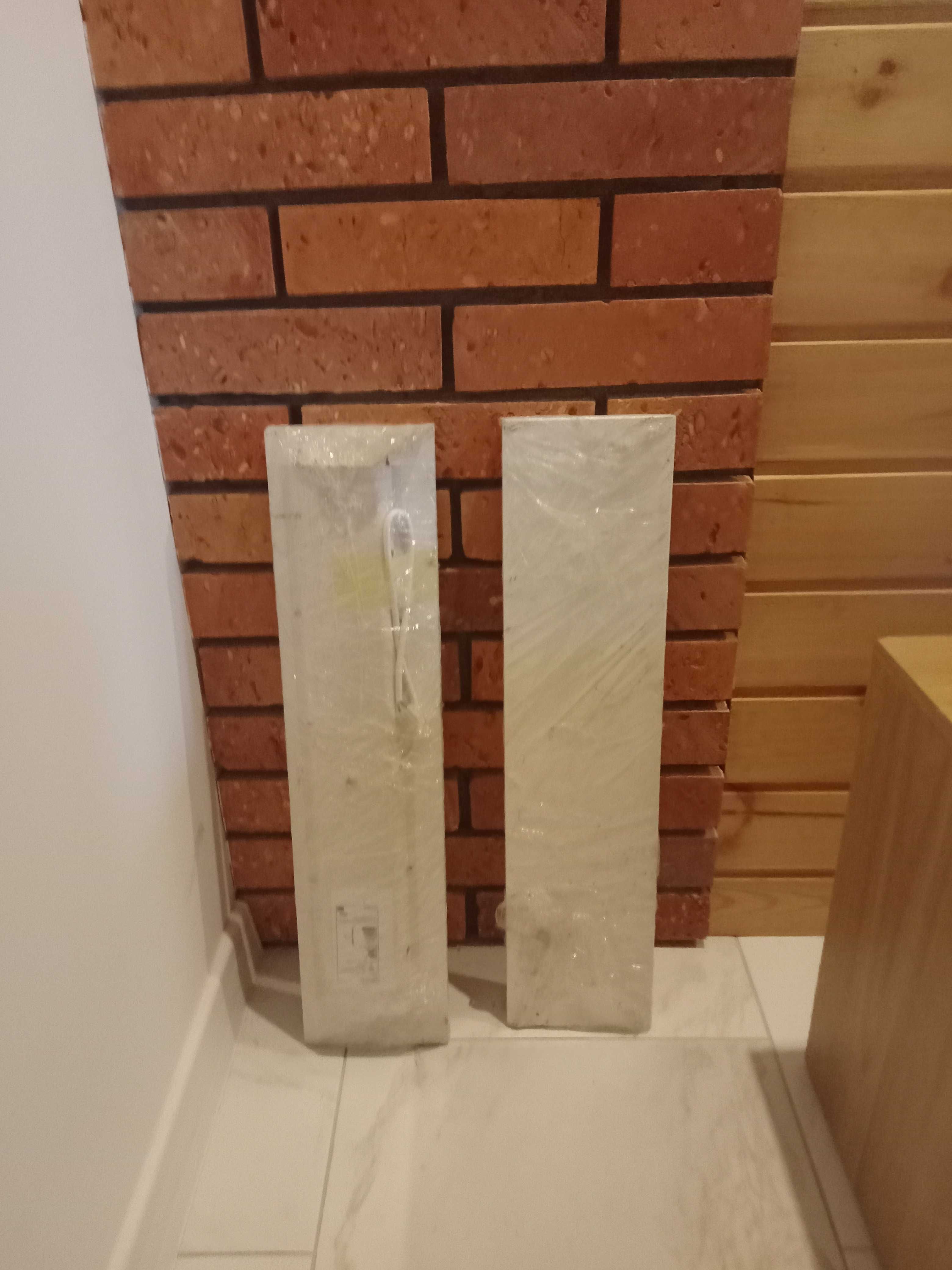 lustro łazienkowe z oświetleniem i półką