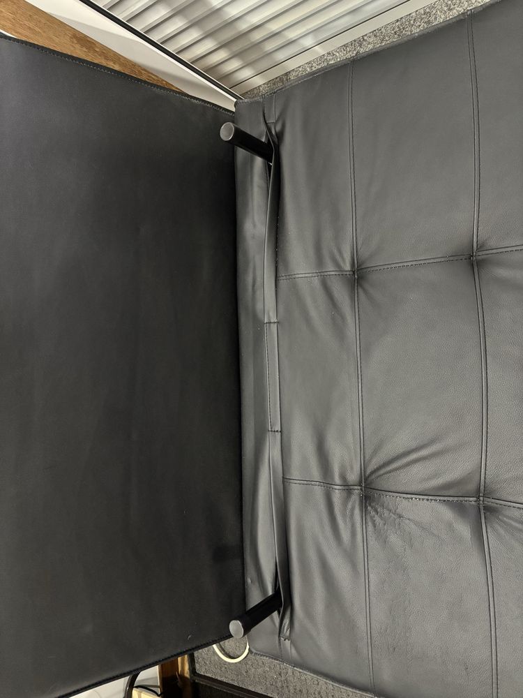 Sofá-cama em pele sintética preto