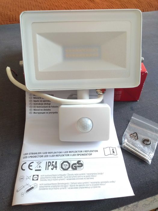 Reflektor, halogen, lampa LED z czujnikiem ruchu. 20W.
