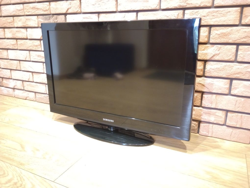 Telewizor Samsung 32 całe LCD