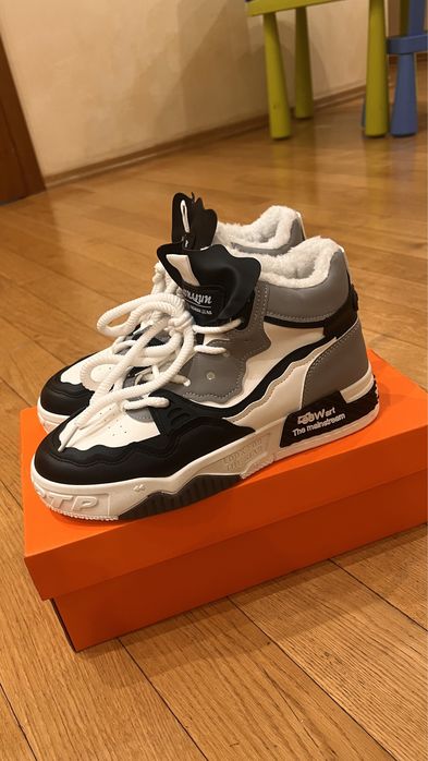 Зимові чоловічі кросівки