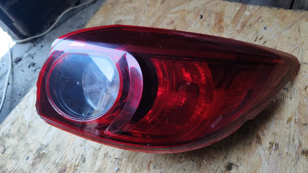 Фонарі мазда 3 2016 хетч.