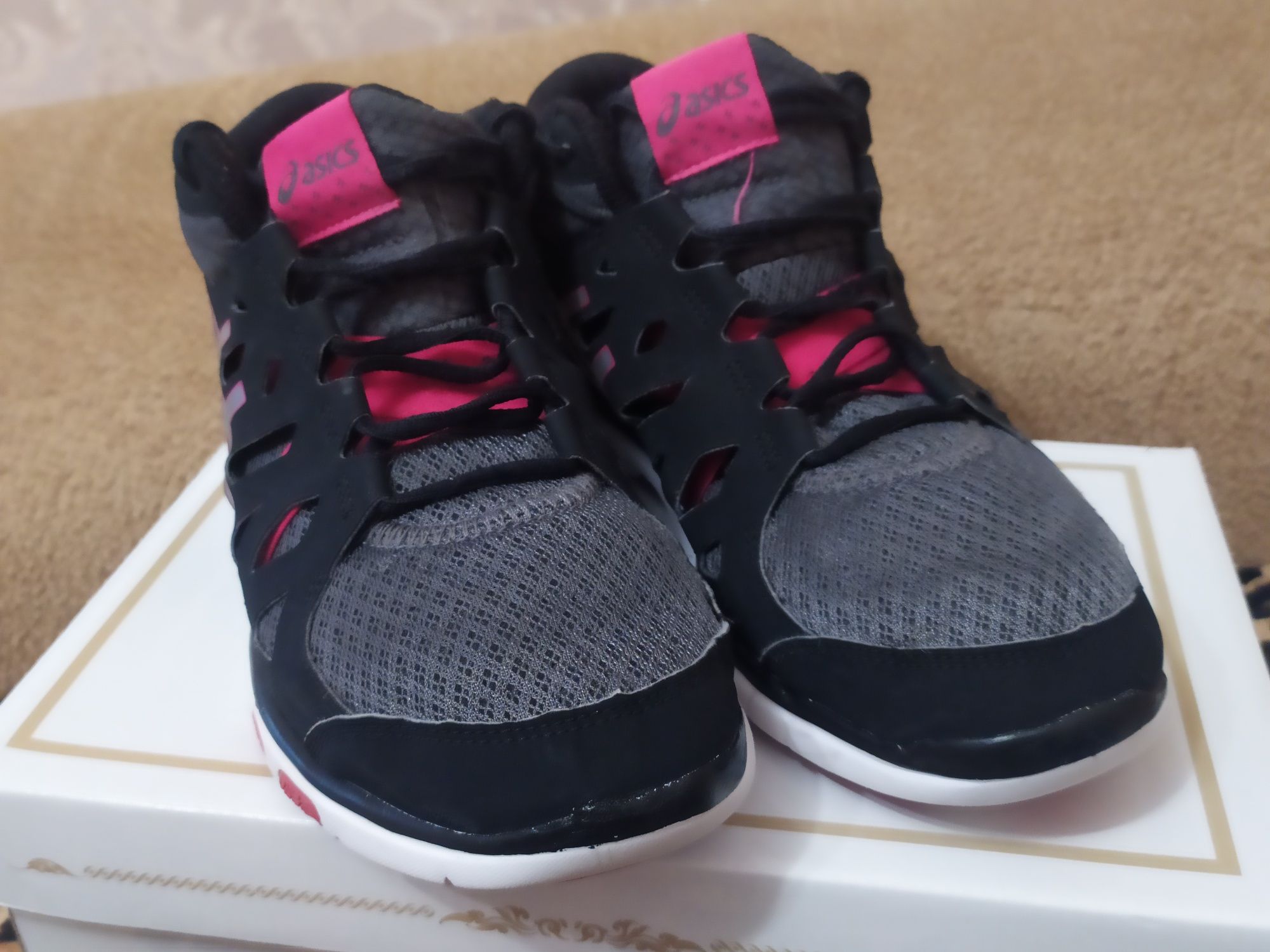 Жіночі кросівки Asics