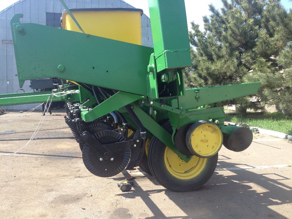 Сеялка пропашная John Deere 7000/7200 8/16рядн. из США в наличии
