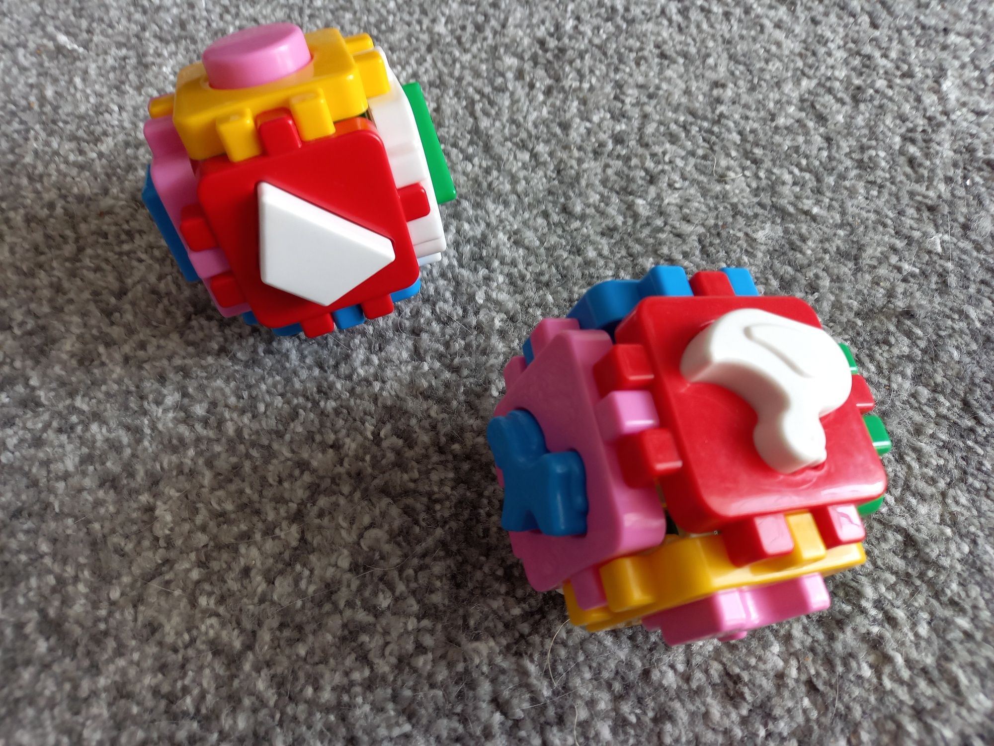 Zabawki manipulacyjne, puzzle, kostki