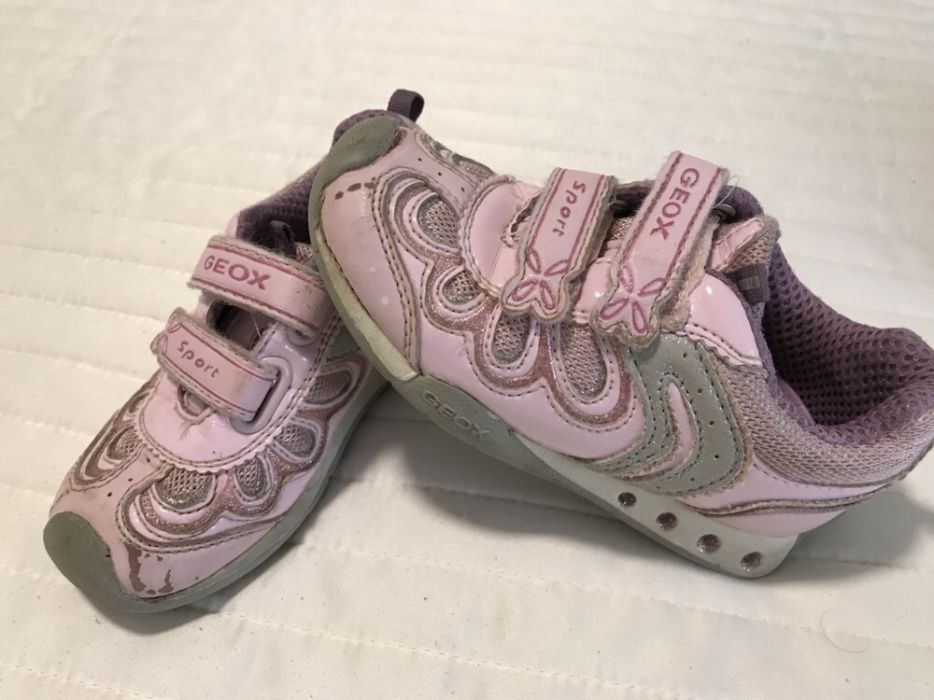 Vários sapatos para menina tamanho 24-25