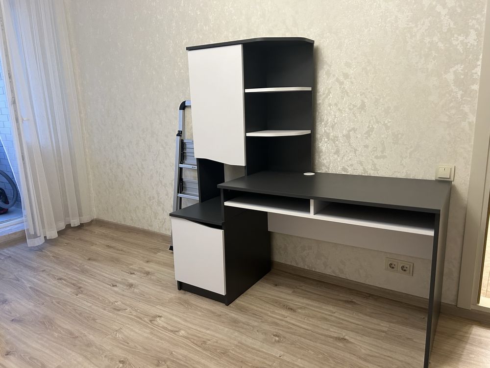 Стіл письмовий, парта