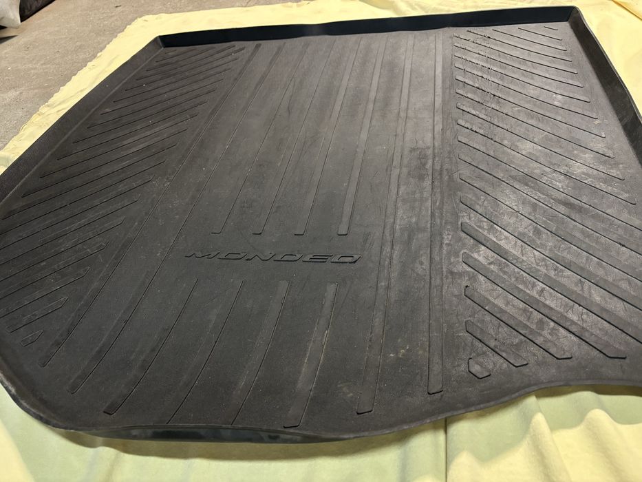 Mata do bagażnika FORD MONDEO MK5.