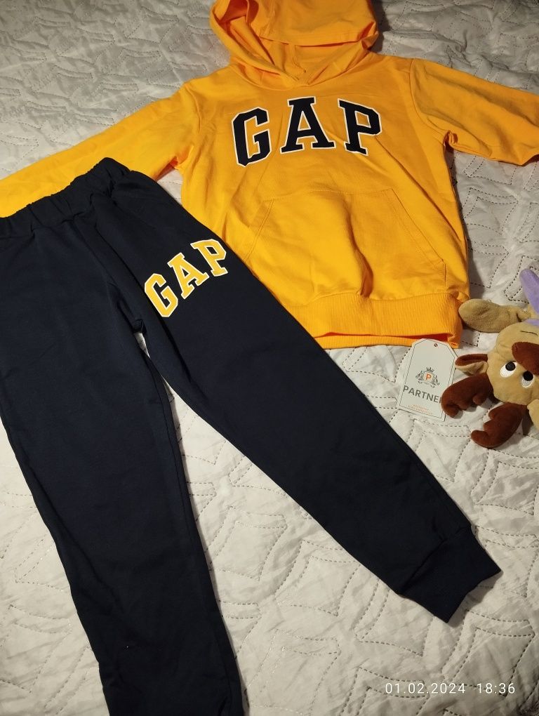 Костюм GAP 6,7,9 років