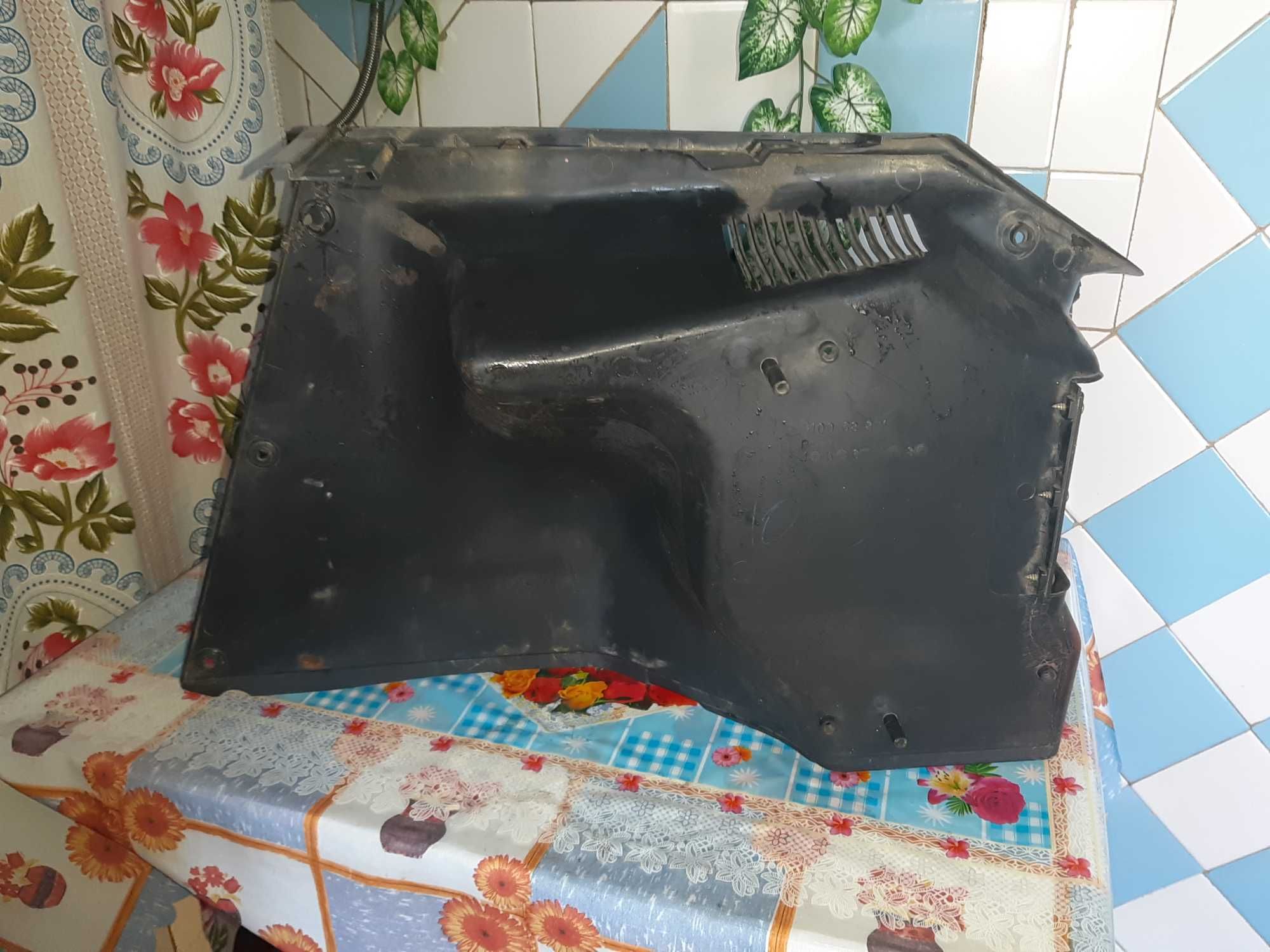Мазда 323BF карта багажника левая Хечтбек