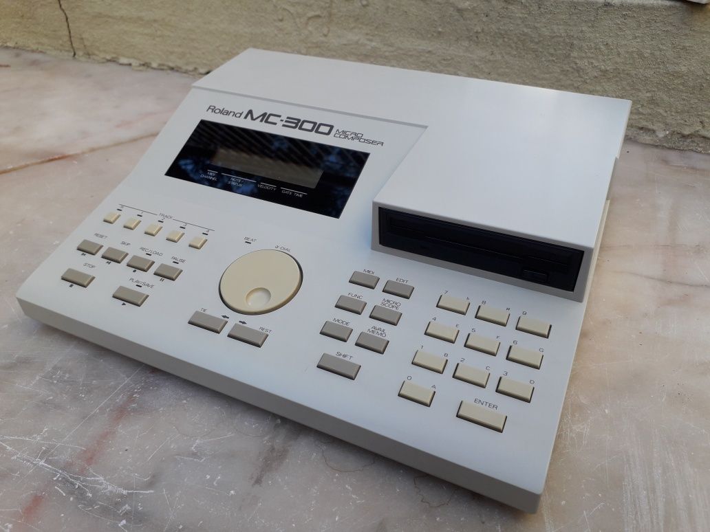 Roland MC-300 Microcomposer - Sequênciador