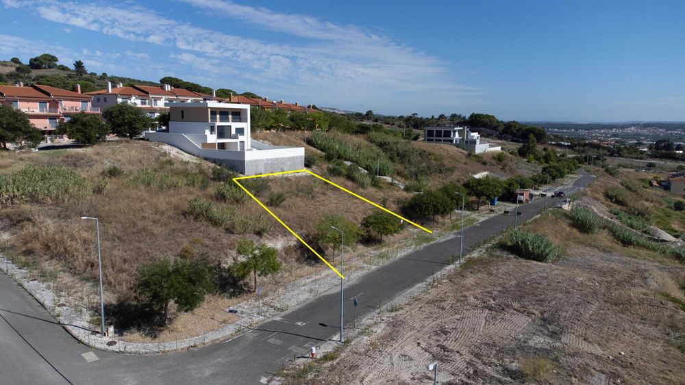 Terreno à venda na Rua das Fontaínhas - Alenquer