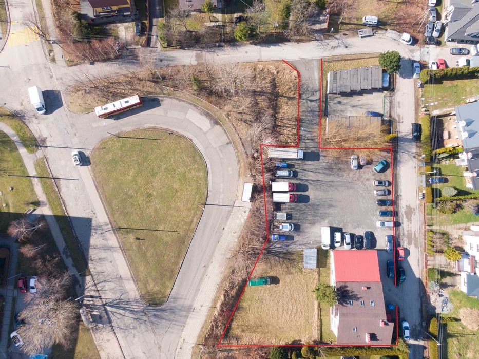 Lokal na wynajem 120m, wejście normalne + garażowe, duży parking