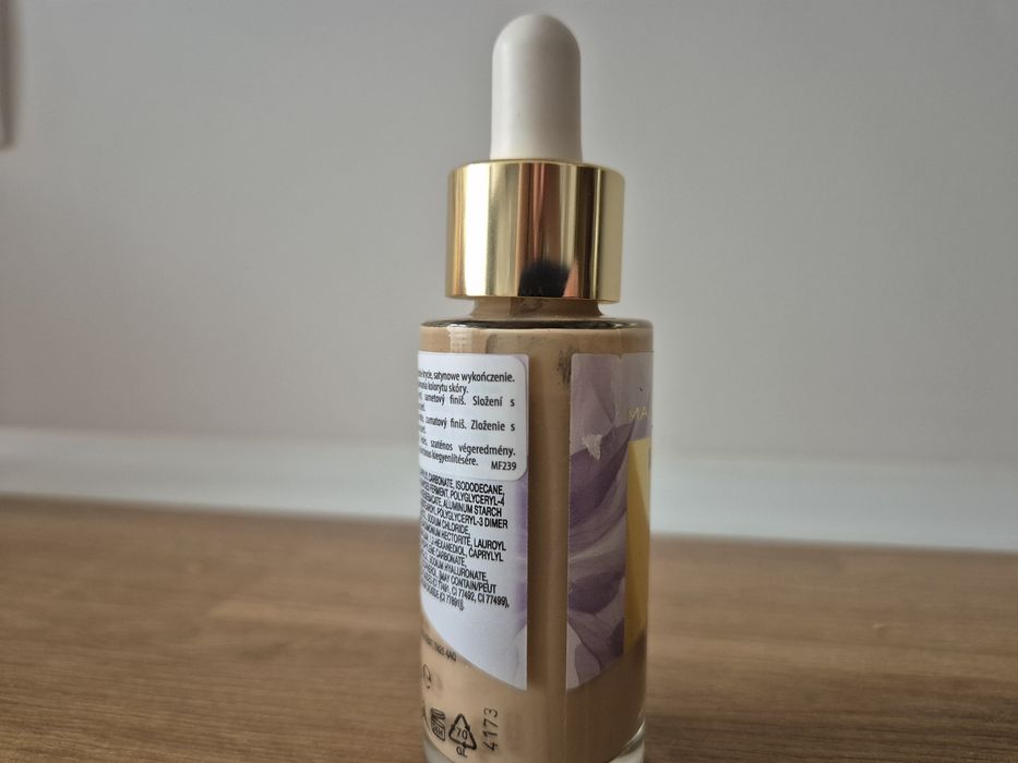 Max Factor Miracle Pure -  podkład z serum