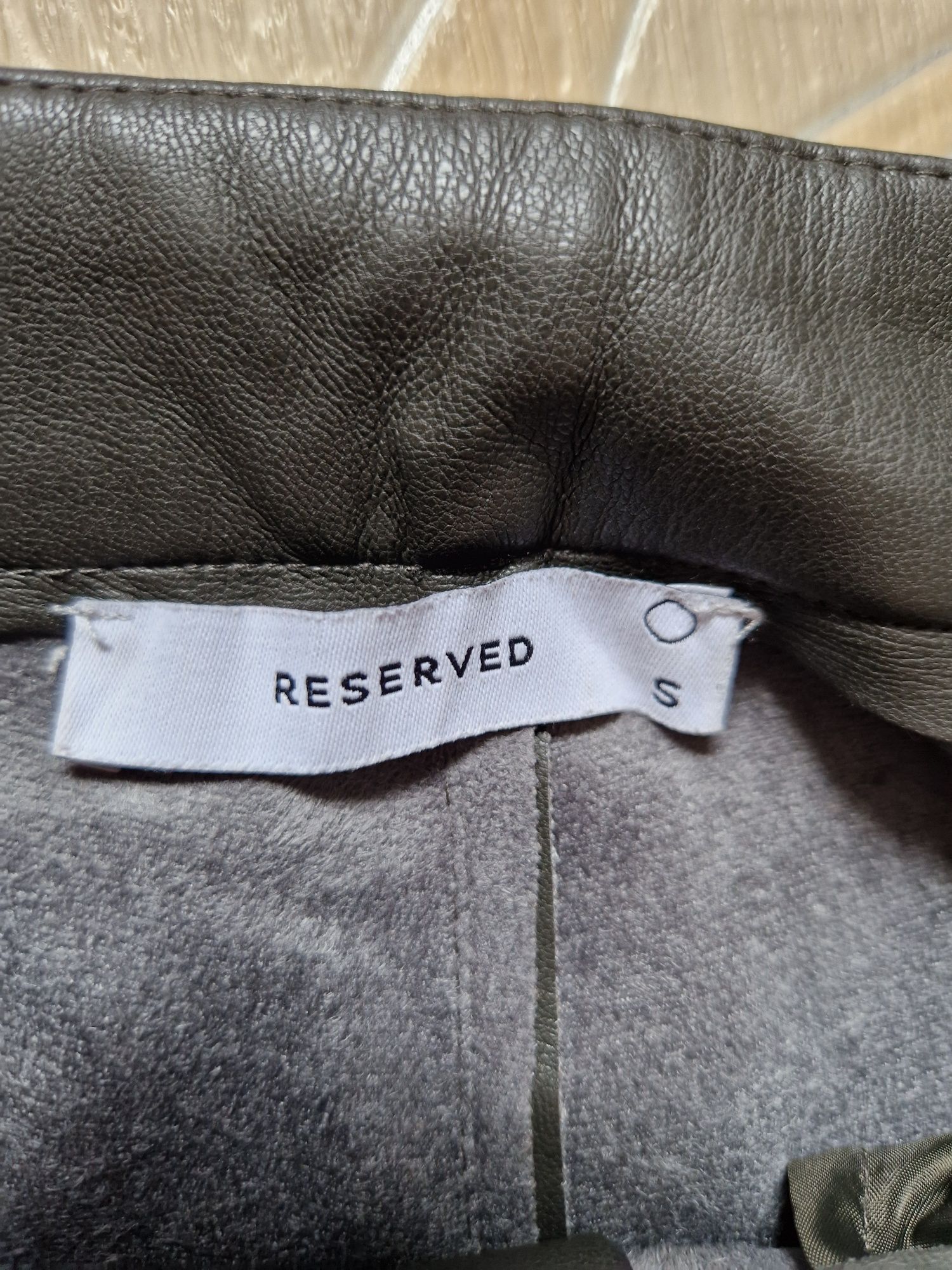 Шкіряні жіночі штани Reserved розмір S брюки джинси