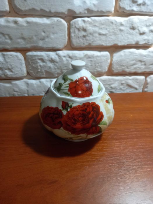 Сахарница и заварник  из сервиза