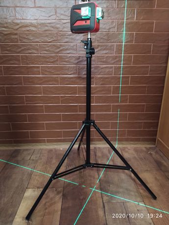 Штатив  для Лазерного уровня и LED ламп. Резьба 1/4". Высота 0.7-2 м