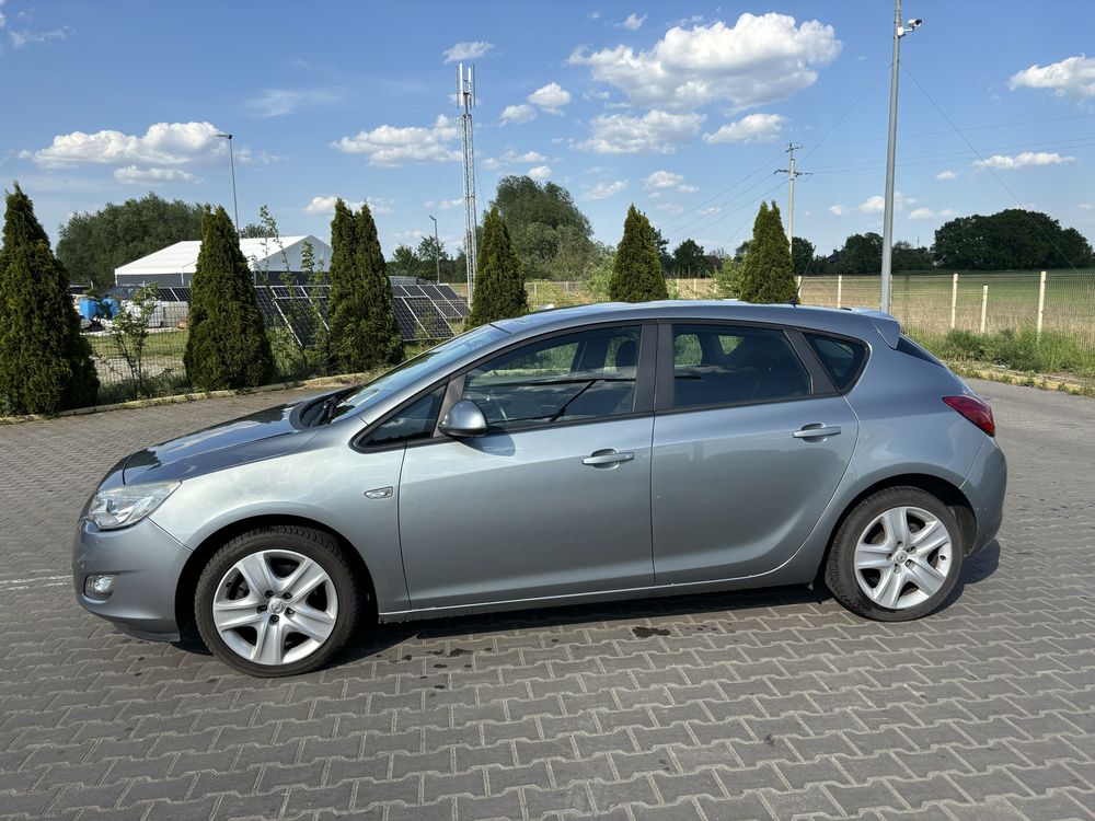 Sprzedam Astra J. 2011r