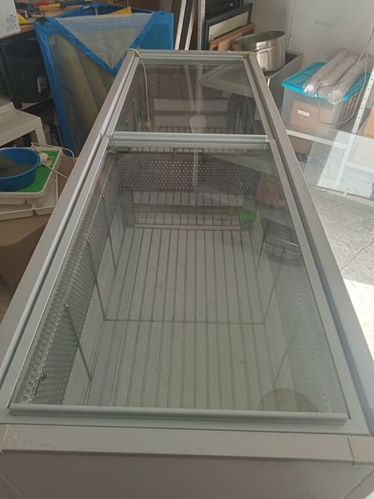 Arca horizontal com vitrine