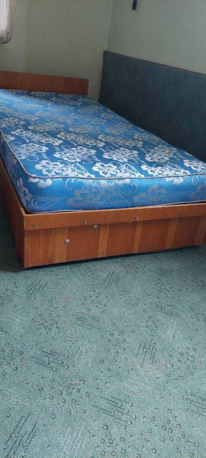 Tapczan z PRL z pojemnikiem na pościel
