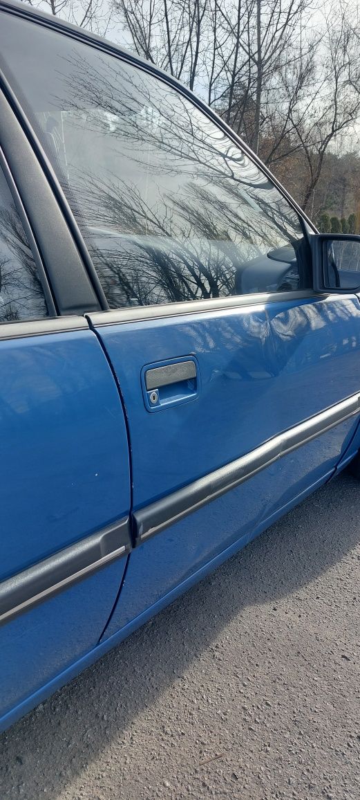 Опель омега 1.8  Opel Omega
