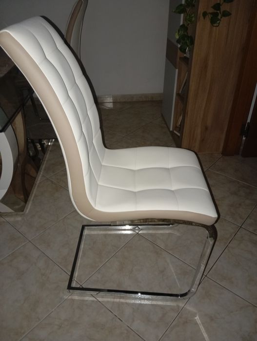 Vendo 04 cadeiras em pele