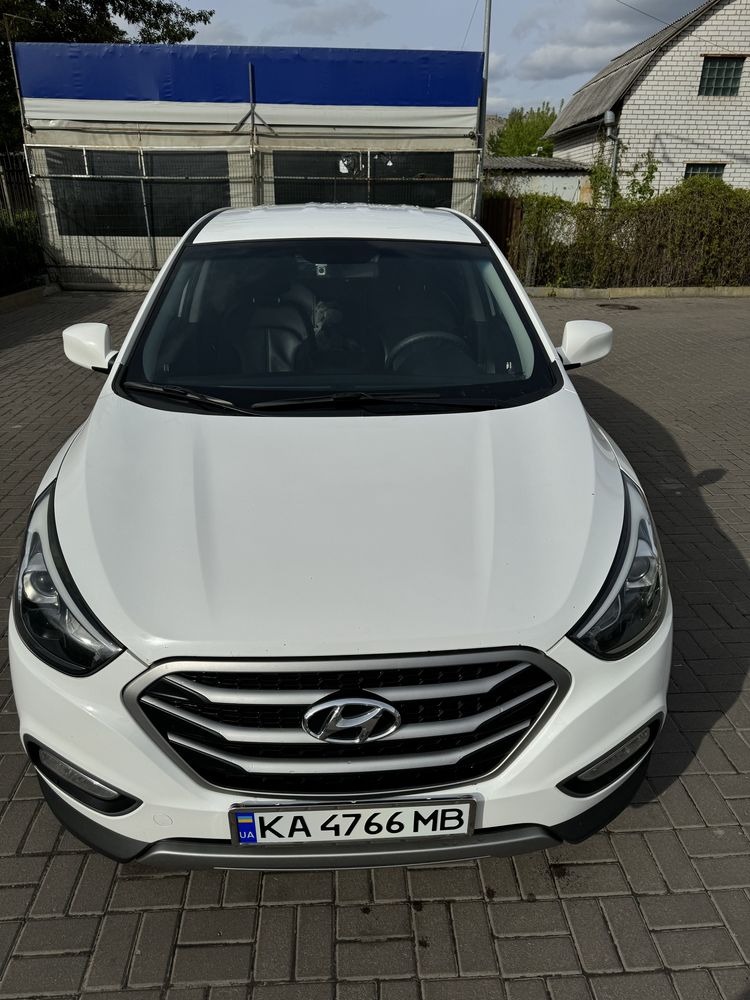 Продаю машинку Hyundai TUCSON