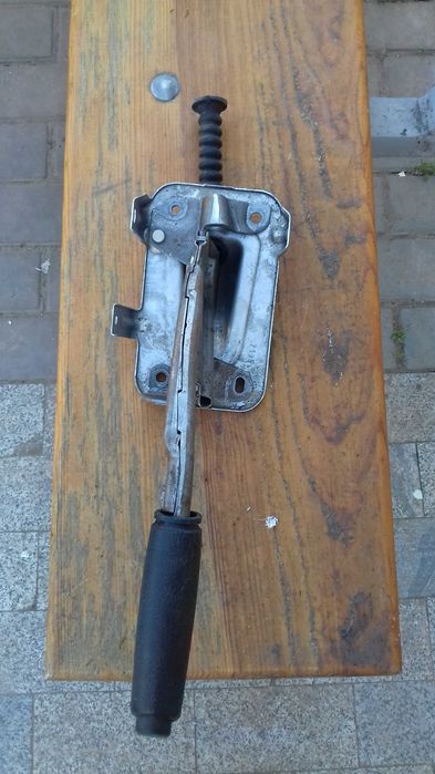 Ричаг ручного тормоза