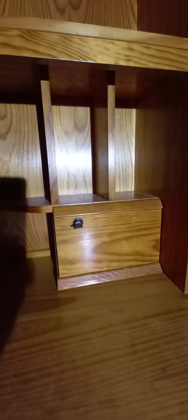 Secretária com Alçado em Pinho