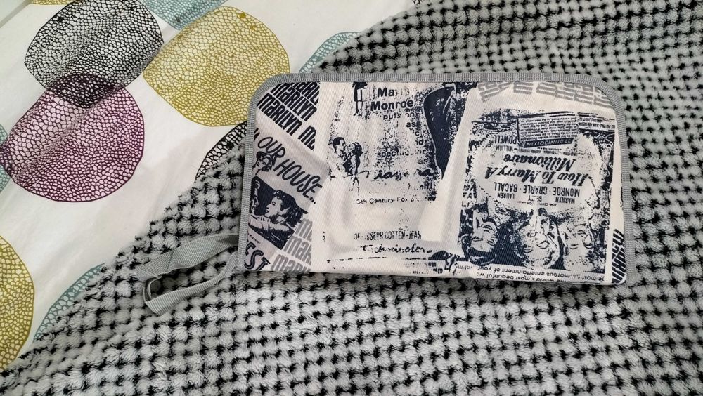 Estojo para CDs em muito bom estado