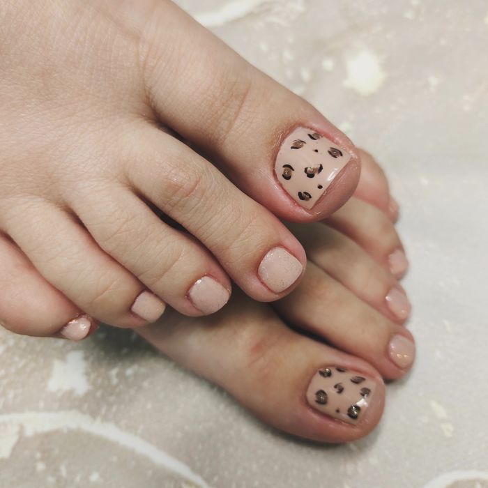 Манікюр, Педикюр Борщагівка, Симиренка. Світло є завжди!