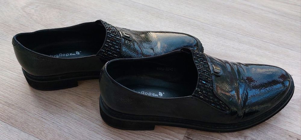 Женские лаковые туфли, кросовки