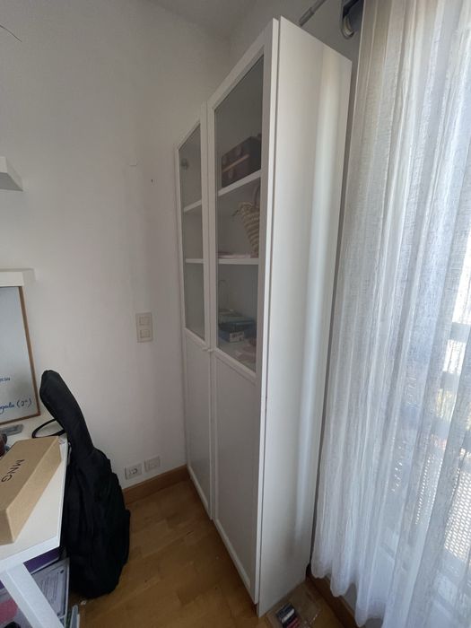 Estante c/ portas de vidro ikea - Billy/Oxberg