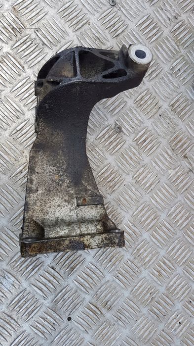 Mercedes W211 3.2 łapa Mocowanie a112