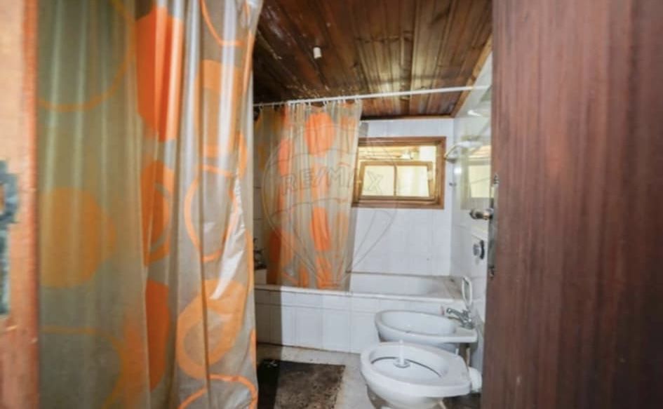 Casa em ruinas para venda situada na freguesia de Serzedelo