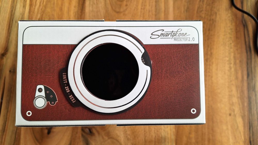 Projektor do smartfona - stylowy, retro smarthopne projector 2.0