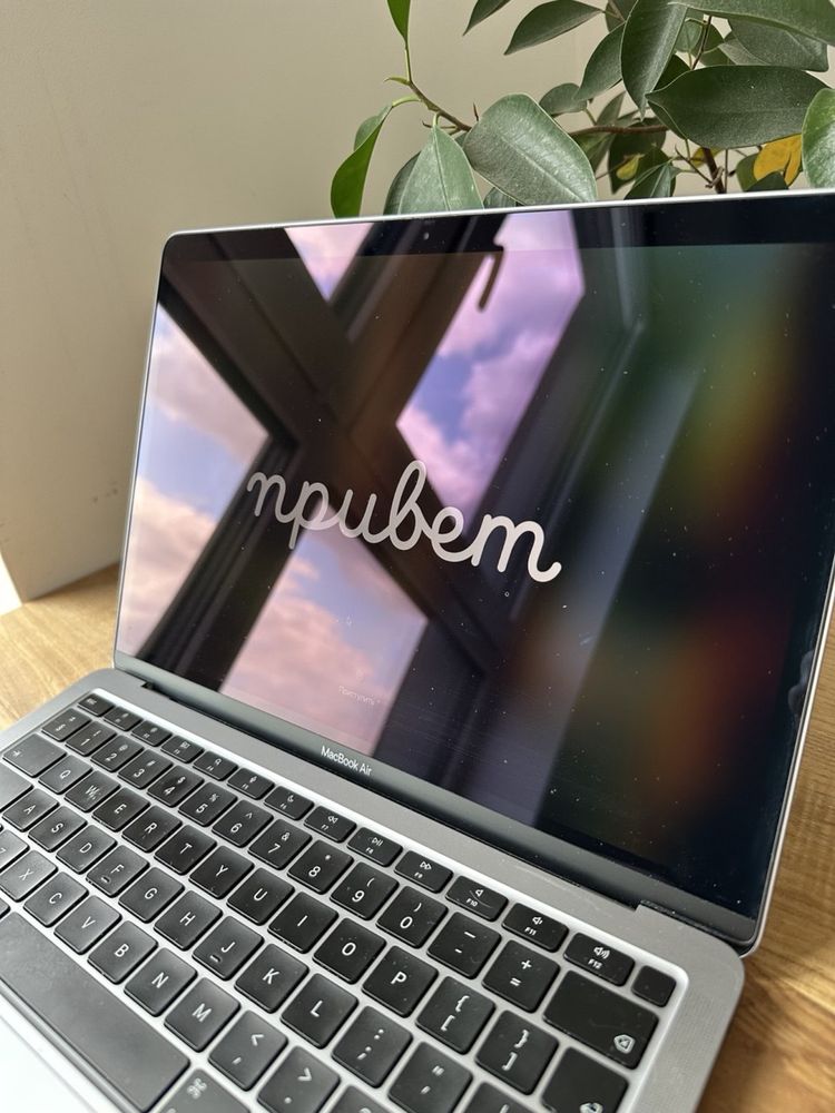 MacBook Air M1 (2020), 8 GB RAM, 256 GB SSD