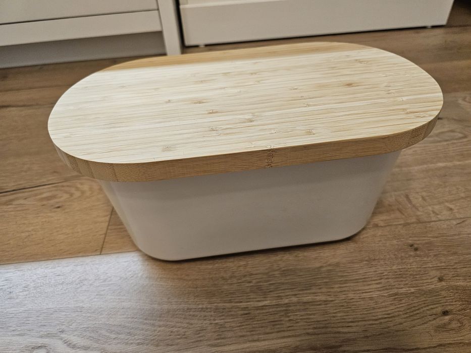 Chlebak z deską do krojenia DUKA – stan idealny, szary, 37x21x17 cm