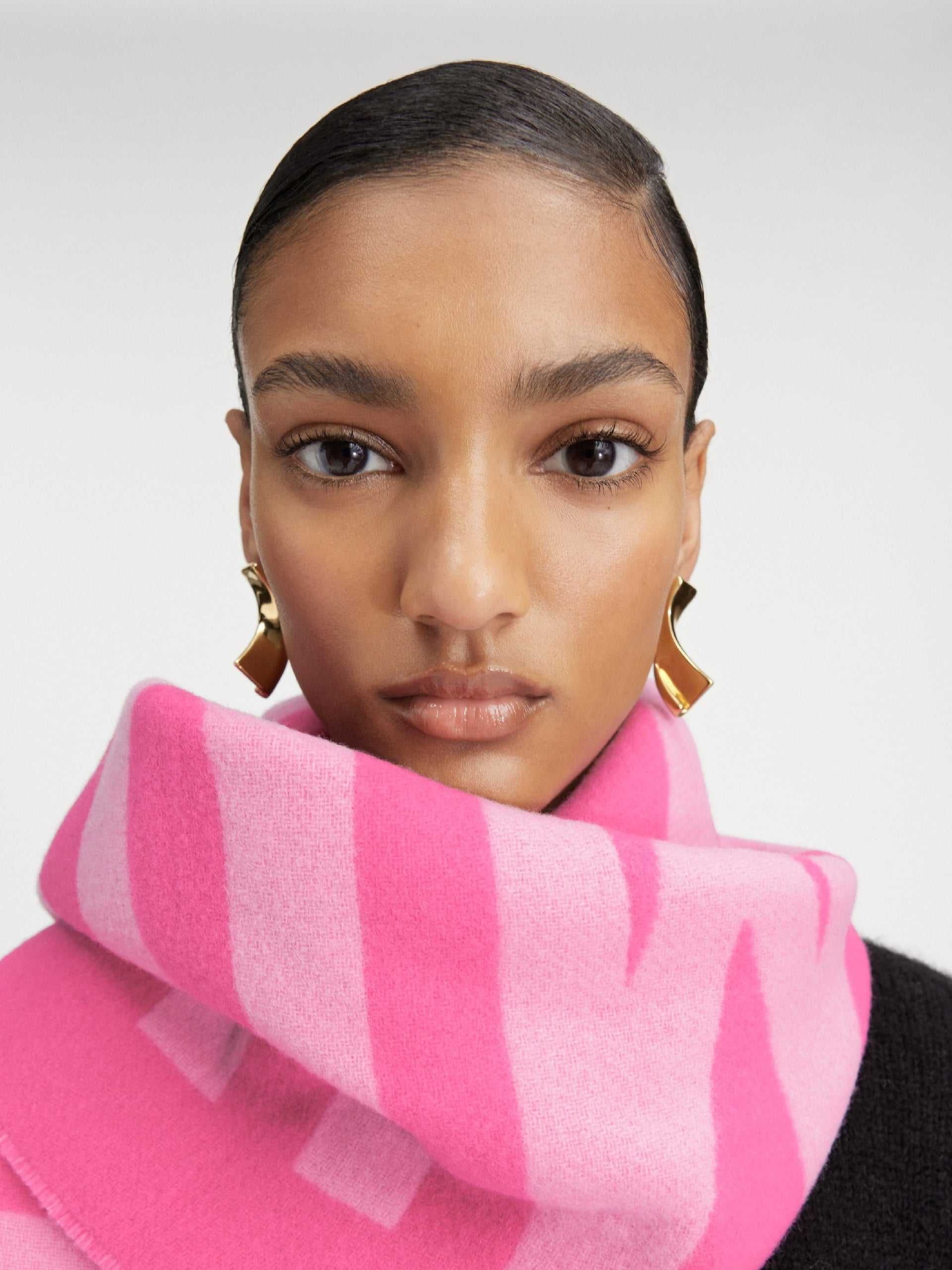 Шарф Jacquemus Logo Jacquard Fringed Edge Scarf Multi-Pink