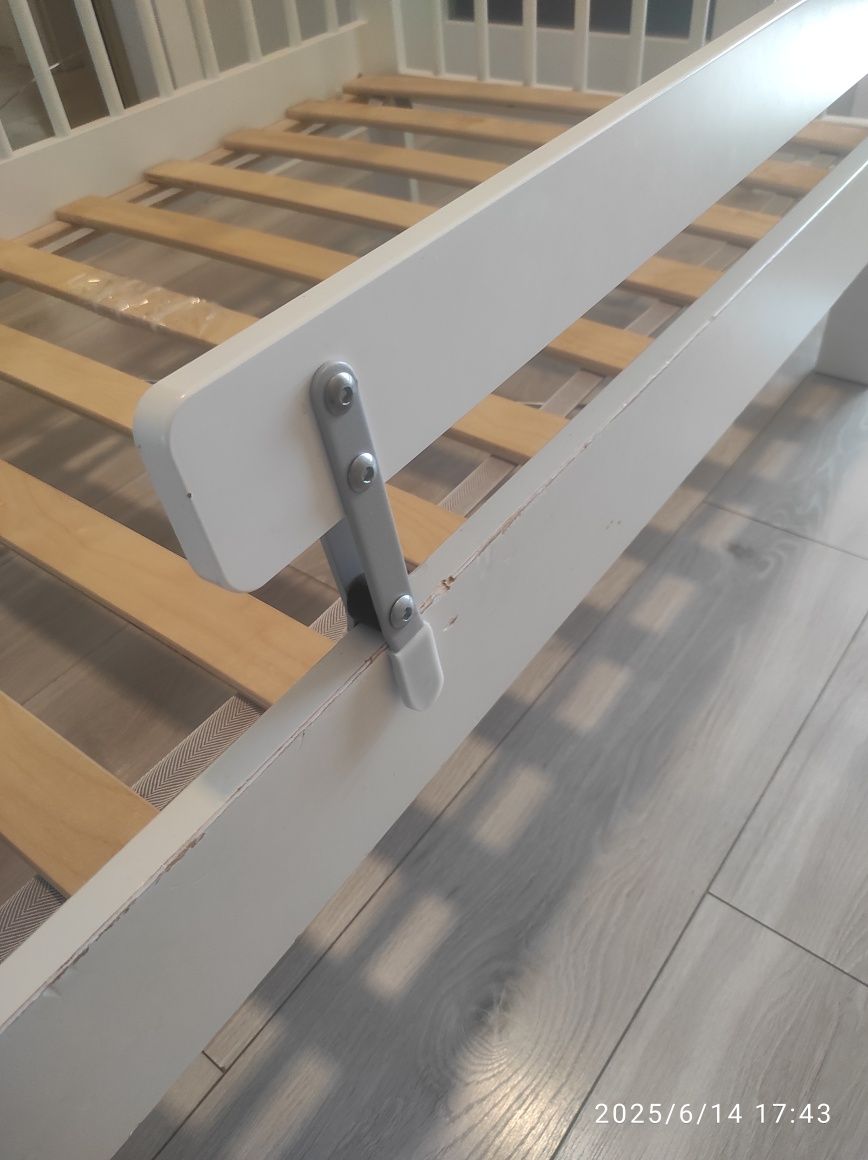 Łóżko dziecięce 70x160 IKEA z materacem.