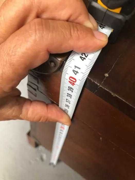 Arca Vintage, com detalhes em metal e pés separados.Bom estado