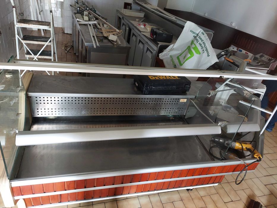 Balcão e Vitrine refrigerada para café/pastelaria/comércio