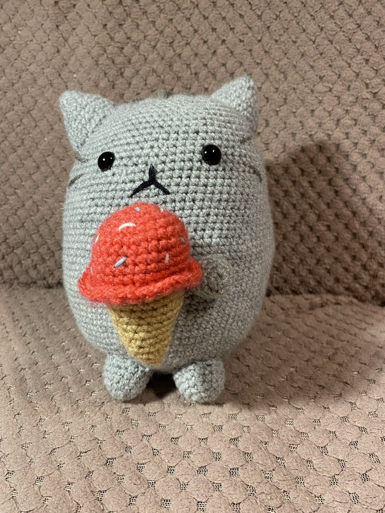 Pusheen maskotka na szydełku