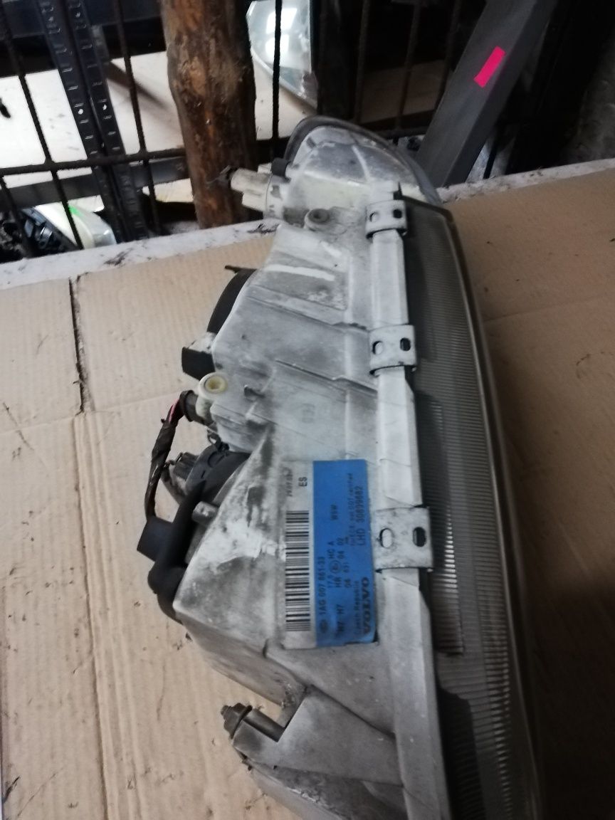 Lampa przód lewa Volvo s40 europa Hella