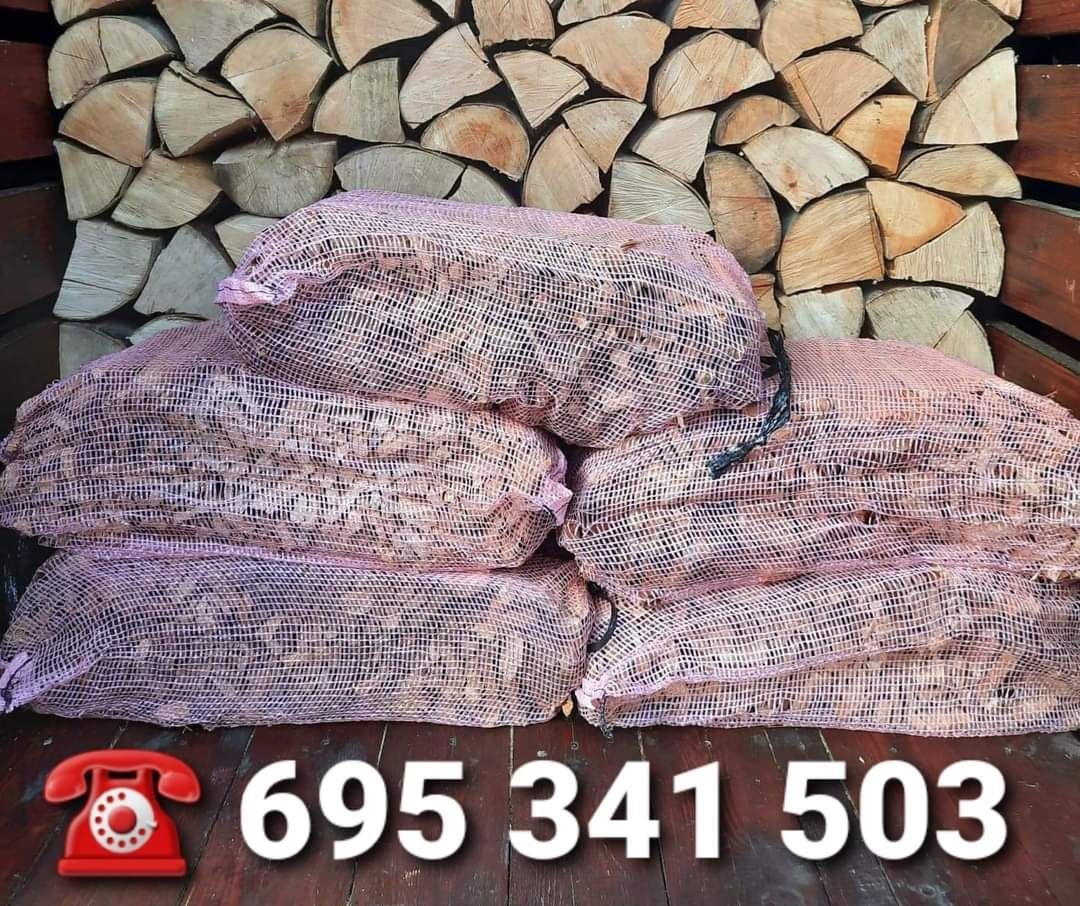 Drewno rozpałkowe,rozpałka,podpałka,drzewo,opał,węgiel,brykiet,pellet