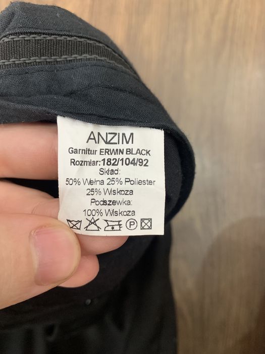 Випускний костюм