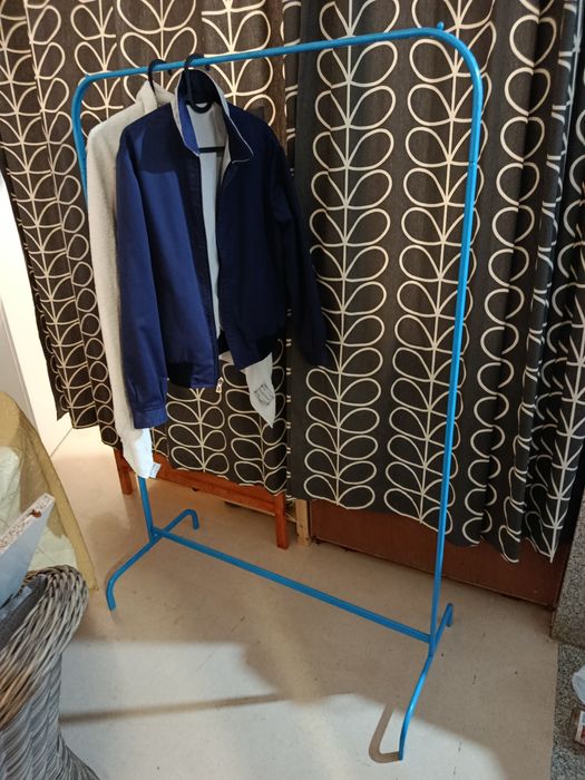 Roupeiro aberto forte mas leve